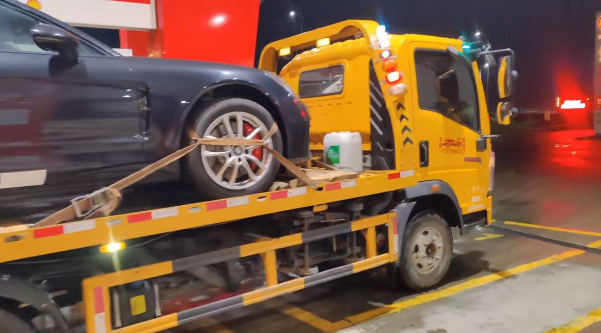 果洛行车途中遇到突发状况该如何呼叫道路救援？